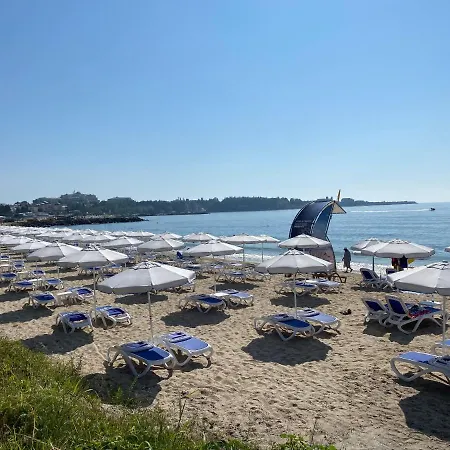 Апартамент Luxury First Line With Pool And Sea View In Complex Oazis Равда