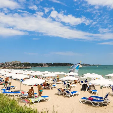 Апартамент Luxury First Line With Pool And Sea View In Complex Oazis Равда