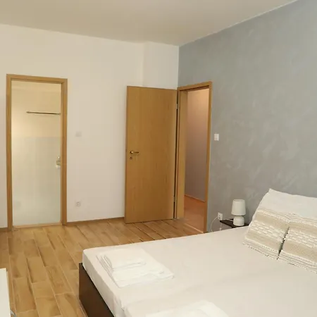 Апартамент Luxury First Line With Pool And Sea View In Complex Oazis