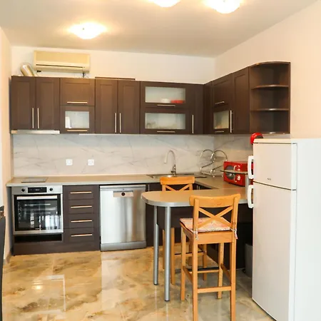 Апартамент Luxury First Line With Pool And Sea View In Complex Oazis
