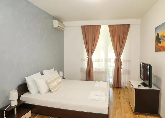 Luxury First Line With Pool And Sea View In Complex Oazis Apartament Ravda
